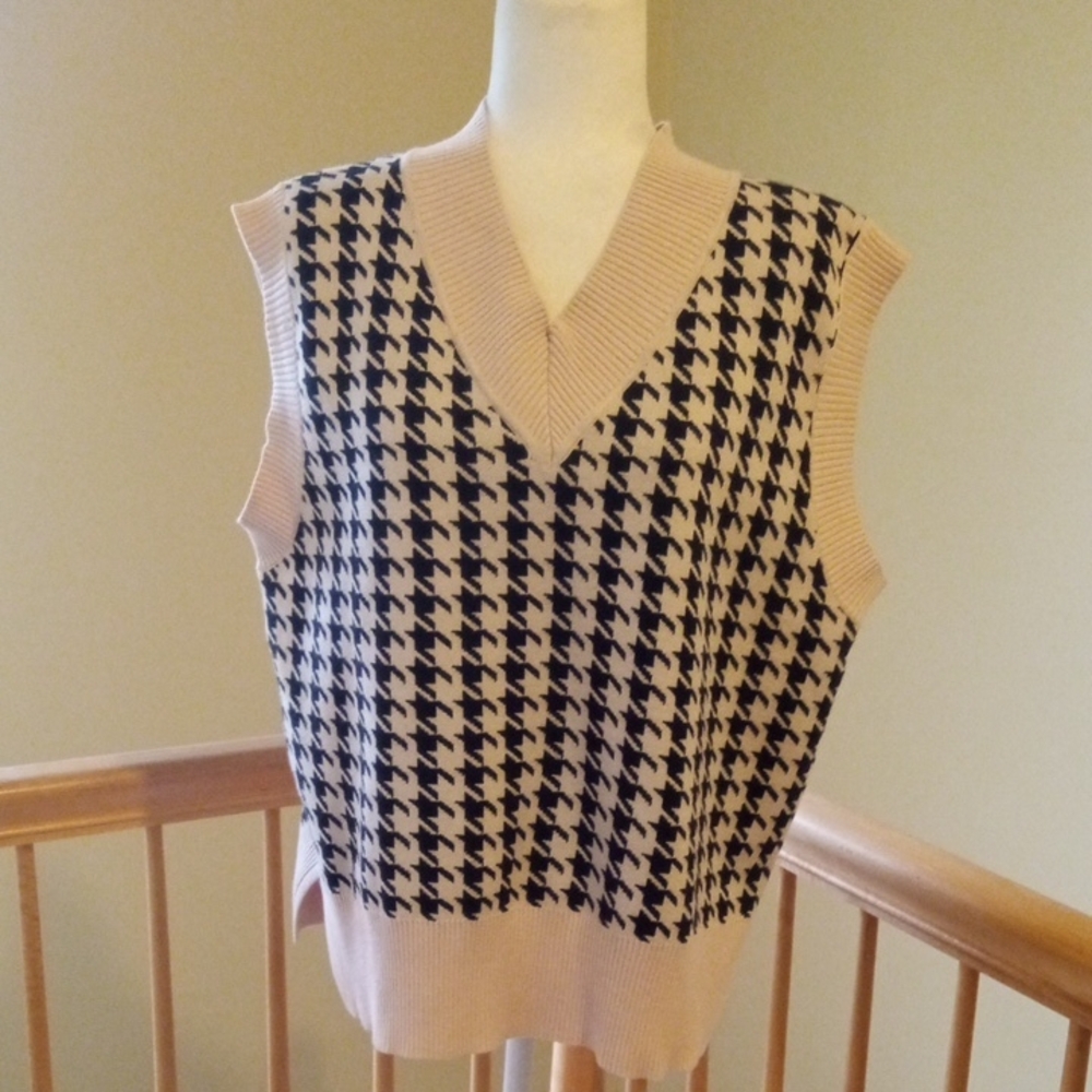 Houndstooth Sleeveless Sweater Vest